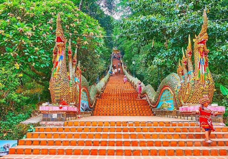 Đường lên chùa Wat Phrathat Doi Suthep Đường lên chùa Wat Phrathat Doi Suthep